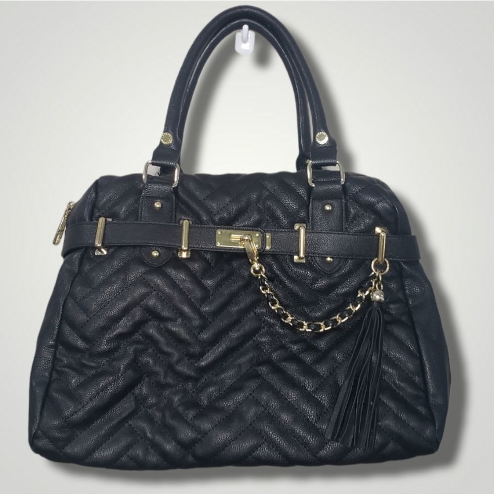 ❤️❤️ EUC Steve Madden Quilted Herringbone pattern Black Shoulder Bag❤️❤️